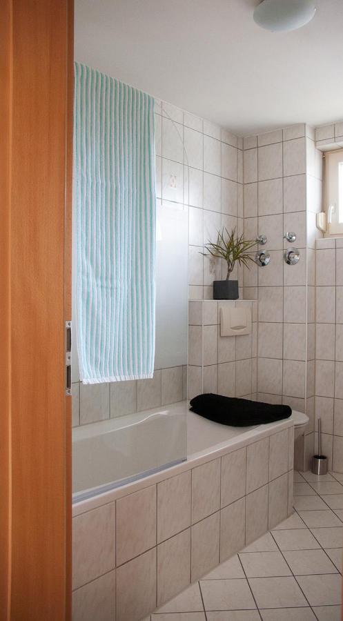 Gemuetliche Wohnung Mit Sonniger Terrasse Bietigheim-Bissingen Exterior foto